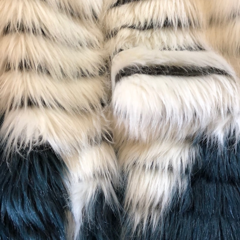 ❌SOLD❌ faux fur vest